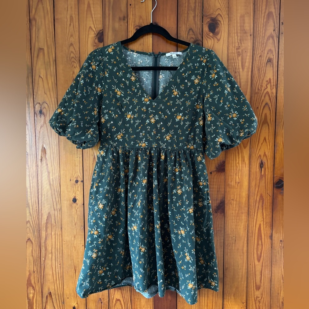 Madewell Dark Green Floral Flowy V-Neck Dress with Yellow and Cream Blooms boho